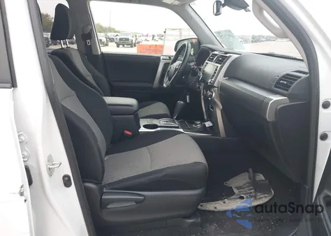 2024 Toyota 4Runner Sr5 z USA, uszkodzony, nr VIN JTEMU5JR1R6282459